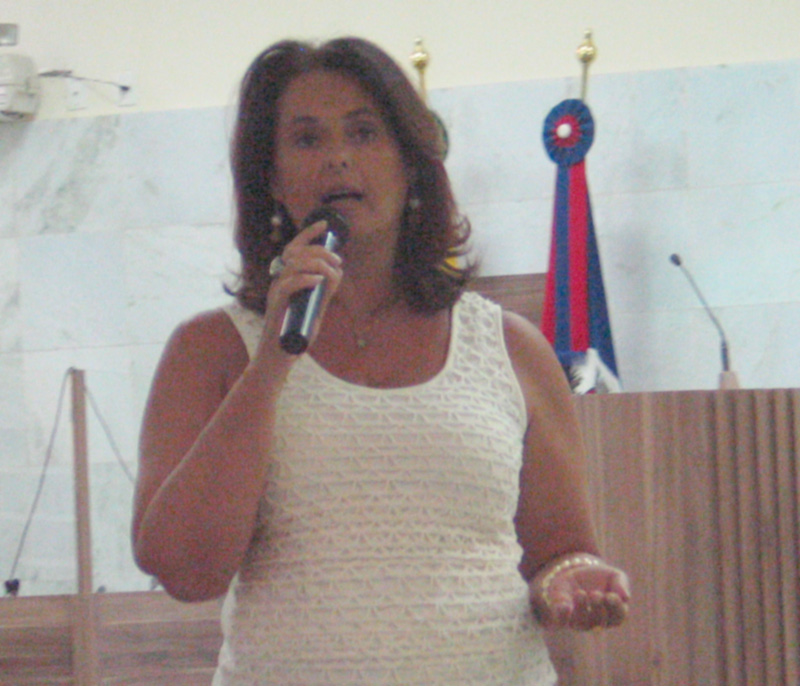 Oficial de Controle Externo do TCEMG, Júnia Caldeira de Sousa Lacerda
